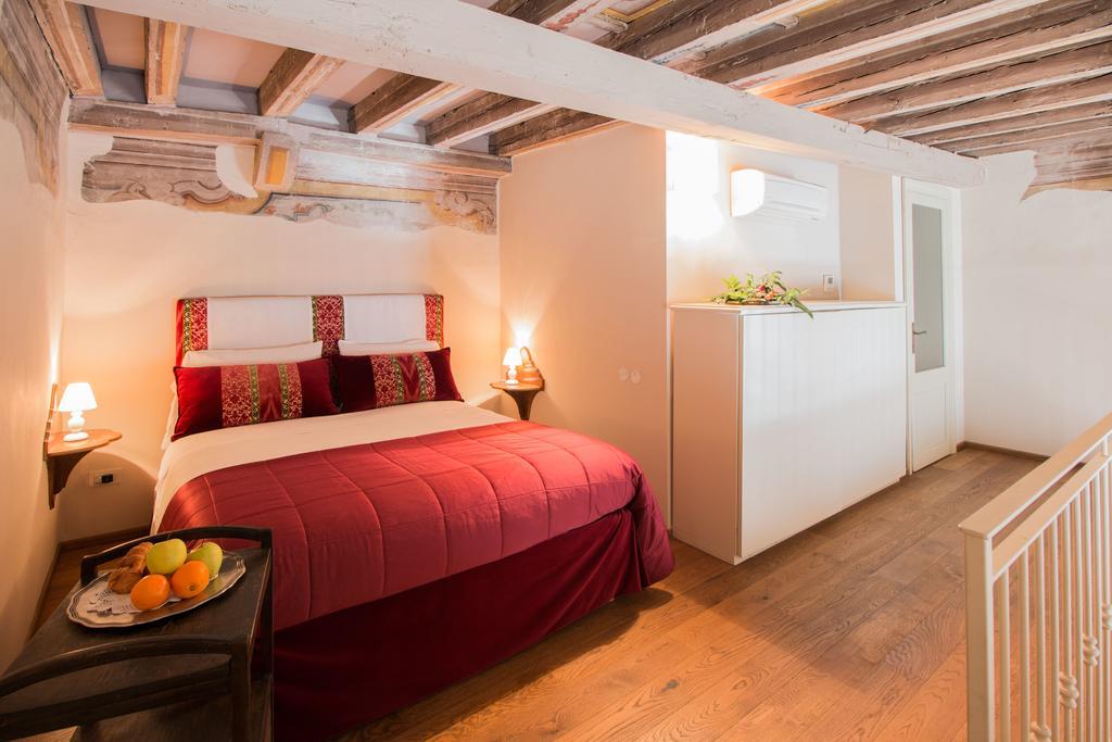Palazzo Castiglioni Luxury Suite And Rooms มานโตวา ภายนอก รูปภาพ